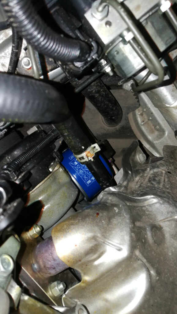 Без ямы и снятия защиты: способ замены моторного масла Lada Vesta через отверстие щупа