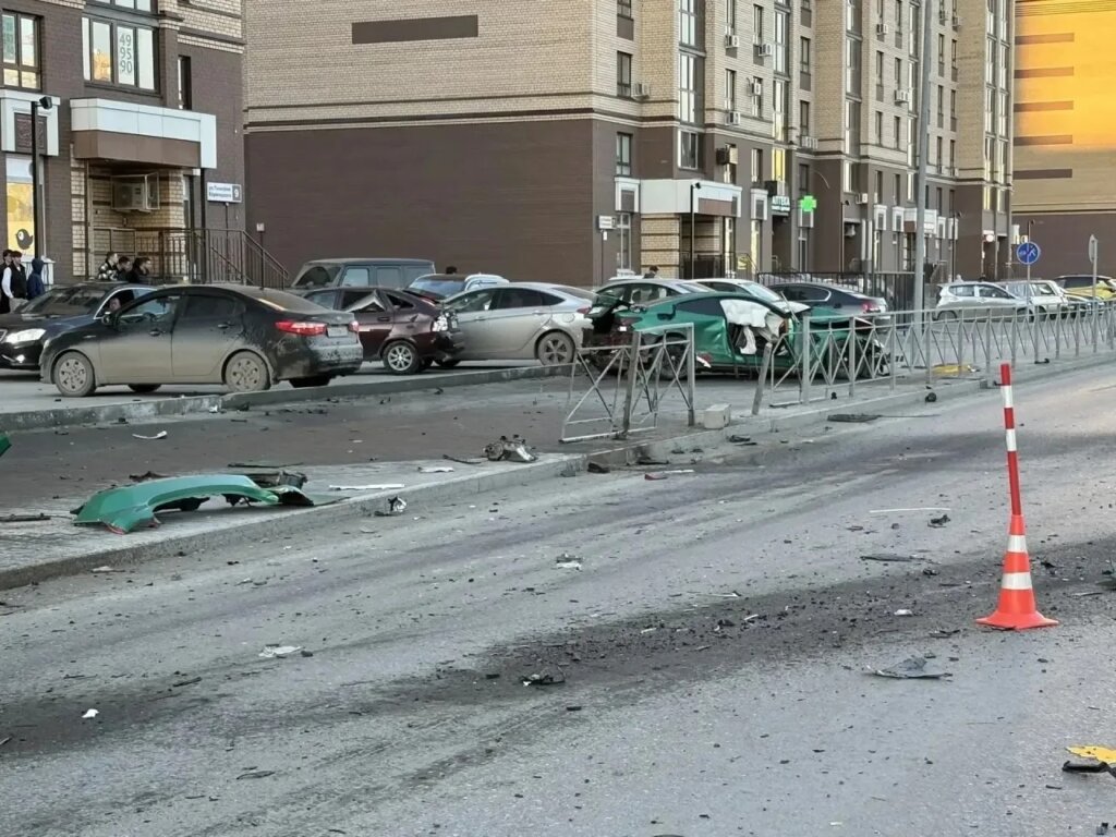 В Тюмени произошло массовое ДТП, в результате которого пострадали три человека