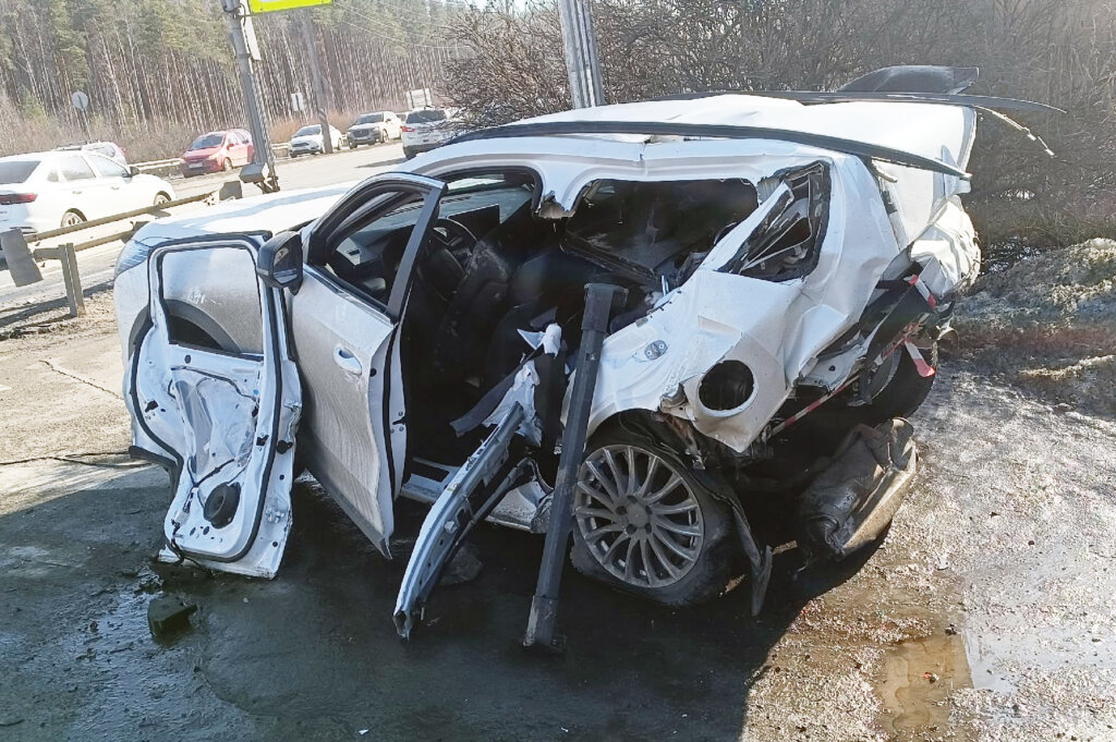 Haval смяло по задние сиденья в результате ДТП в Петербурге