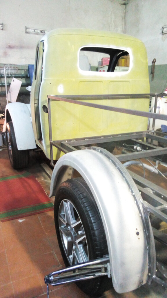 На продажу по «смешной» цене выставлен пикап ГАЗ