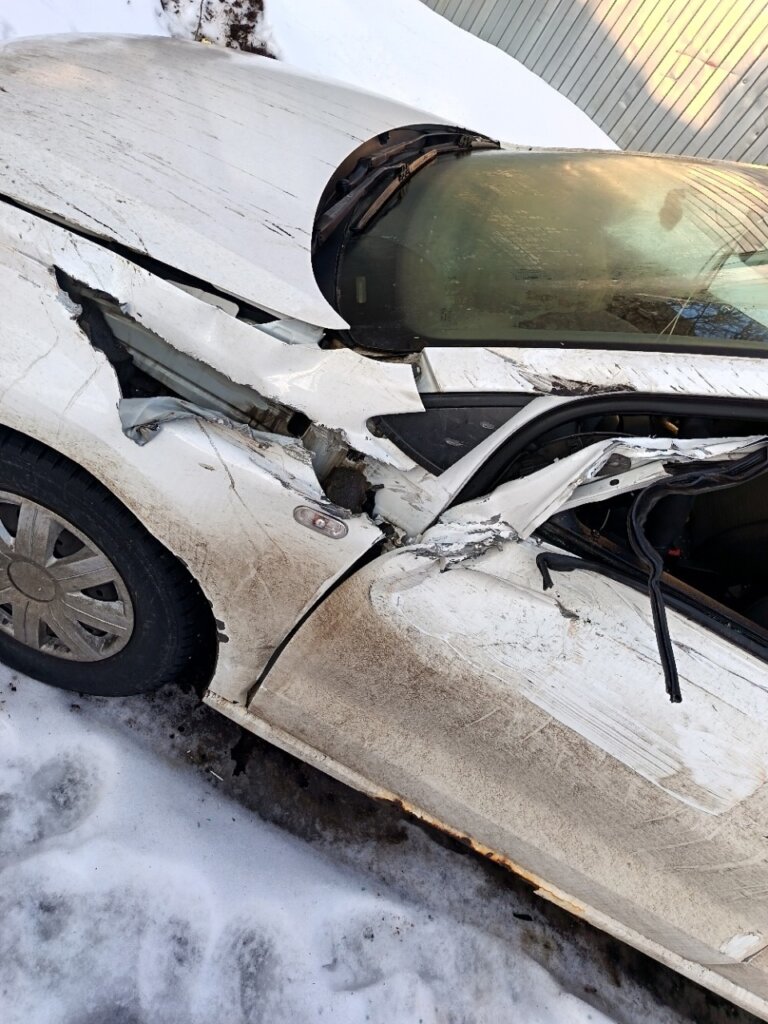 Грузовик и легковой автомобиль не разъехались в Сергиевом Посаде