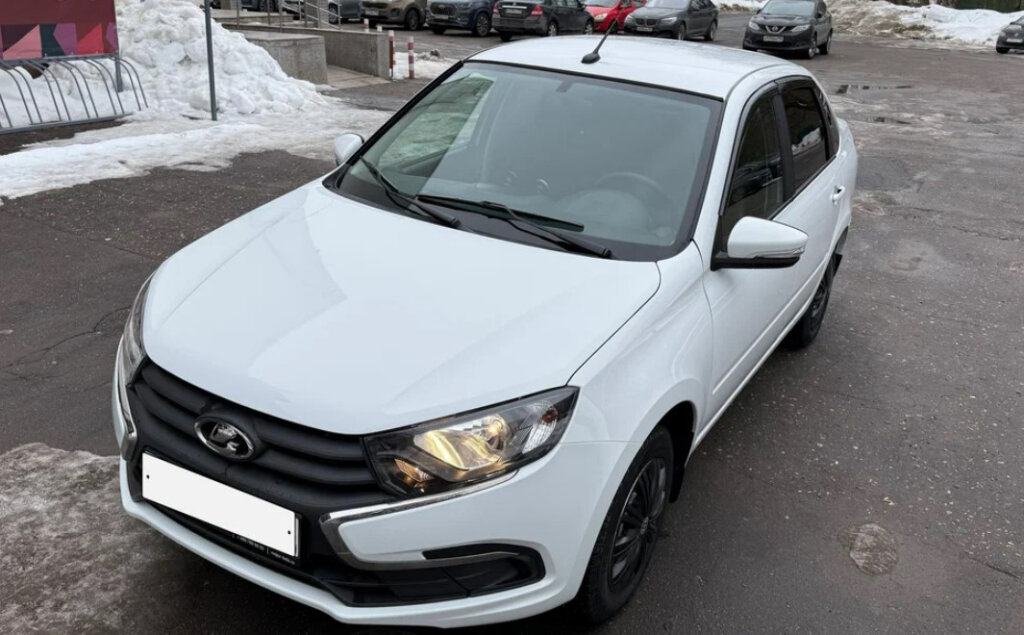 «Багажник открывается сам по себе»: отзыв владельца Lada Granta 2025