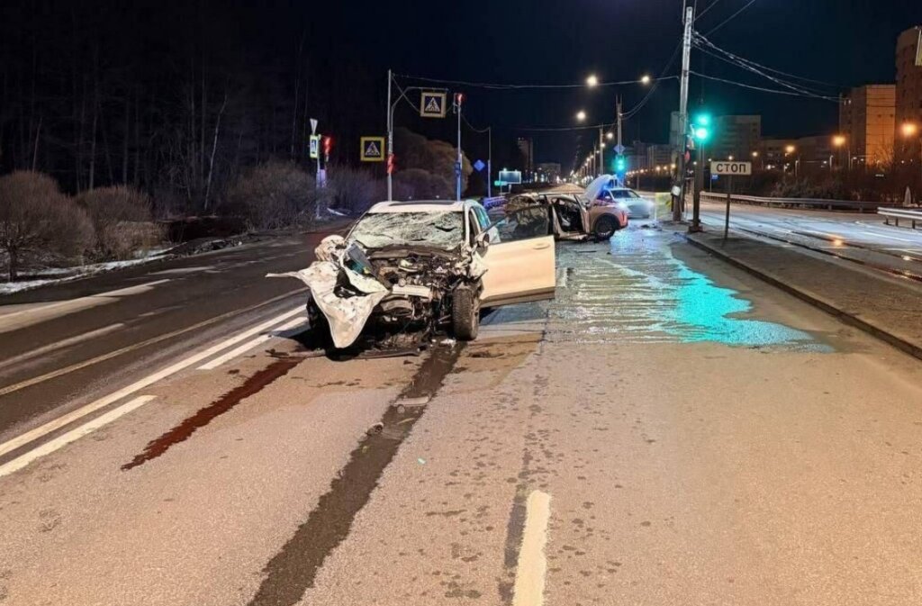 Haval смяло по задние сиденья в результате ДТП в Петербурге