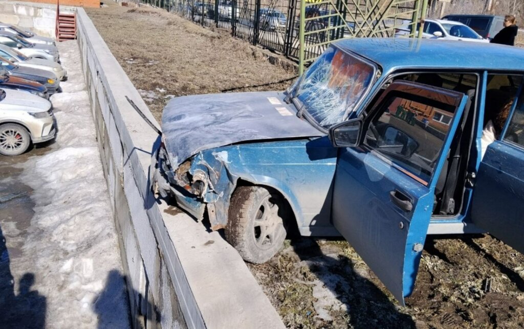 В Миассе девушка на «семерке» проехала на красный и устроила серьезное ДТП
