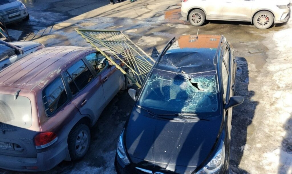 В Миассе девушка на «семерке» проехала на красный и устроила серьезное ДТП