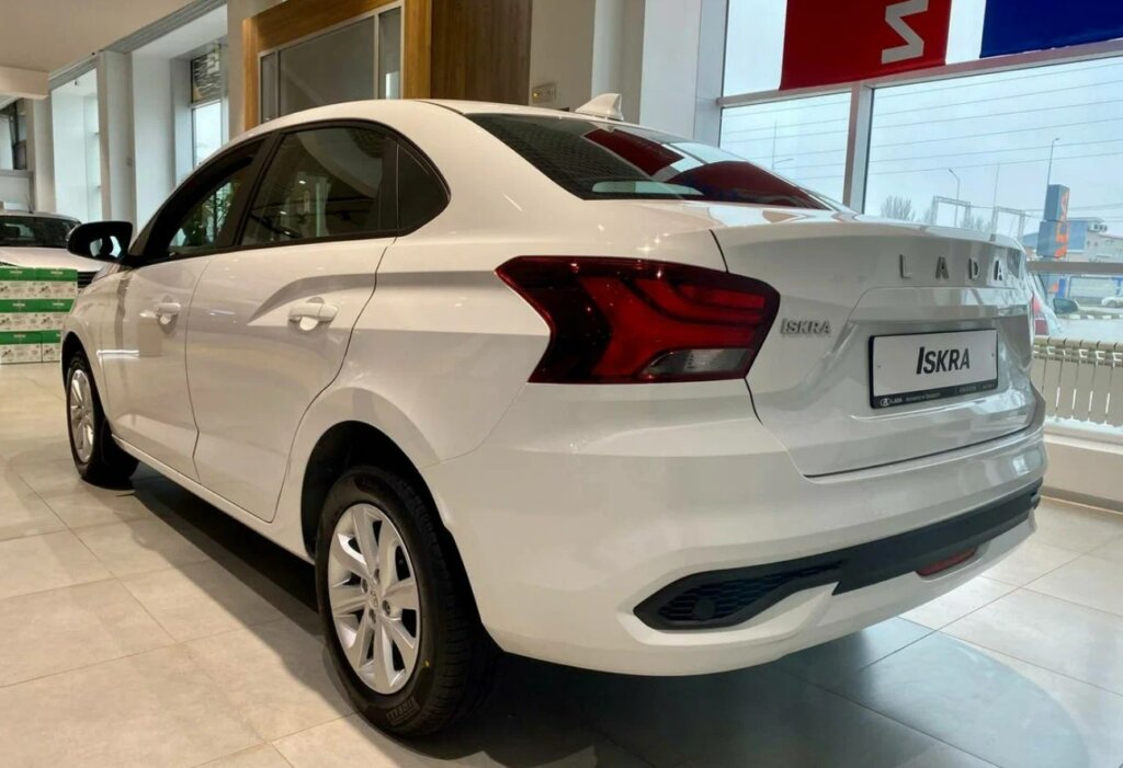 «Научились делать»: отзыв владельца седана Lada Iskra 2025 с вариатором