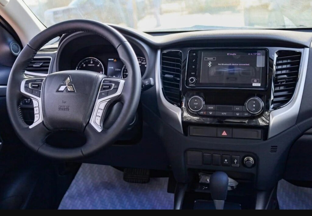 Возвращение легенды: «неубиваемый» Mitsubishi Pajero Sport в России продают дешевле «китайцев»