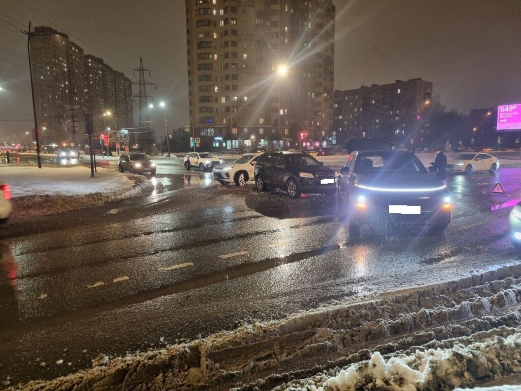 «Не видел никаких знаков, запрещающих поворот направо»: кто виноват в ДТП в Санкт-Петербурге?