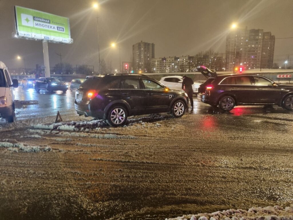 «Не видел никаких знаков, запрещающих поворот направо»: кто виноват в ДТП в Санкт-Петербурге?