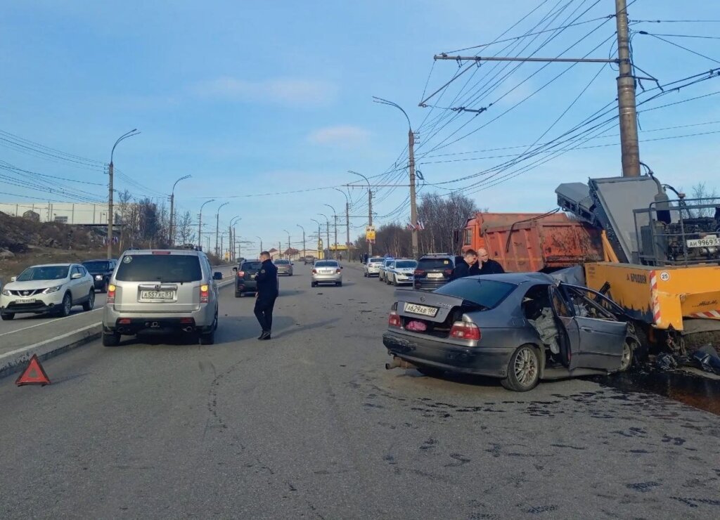«Отделался испугом»: водитель BMW спровоцировал массовое ДТП в Мурманске