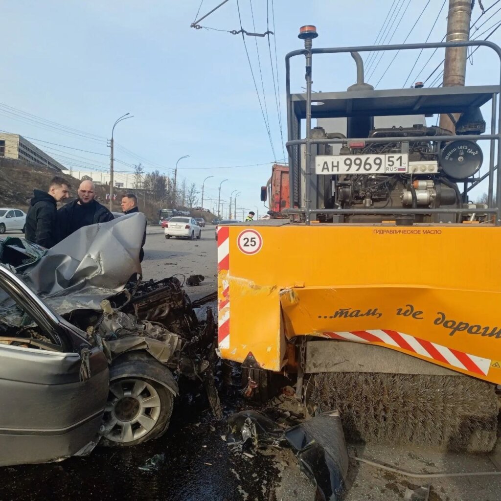 «Отделался испугом»: водитель BMW спровоцировал массовое ДТП в Мурманске