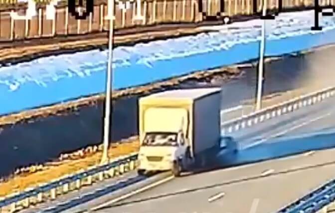 «Уснул за рулем»: камера запечатлела момент смертельного ДТП на трассе М-12 в Татарстане