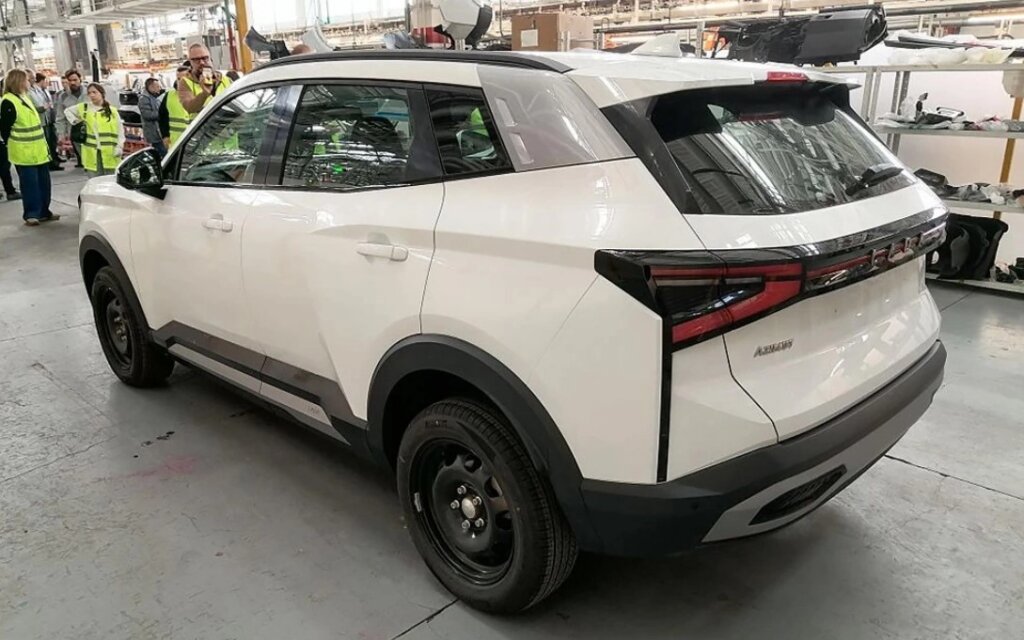 Появились фото кроссовера «Лада Азимут» в базовой комплектации