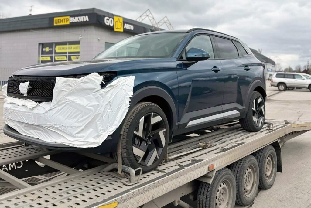 Новый Lada Azimut впервые сфотографировали вживую