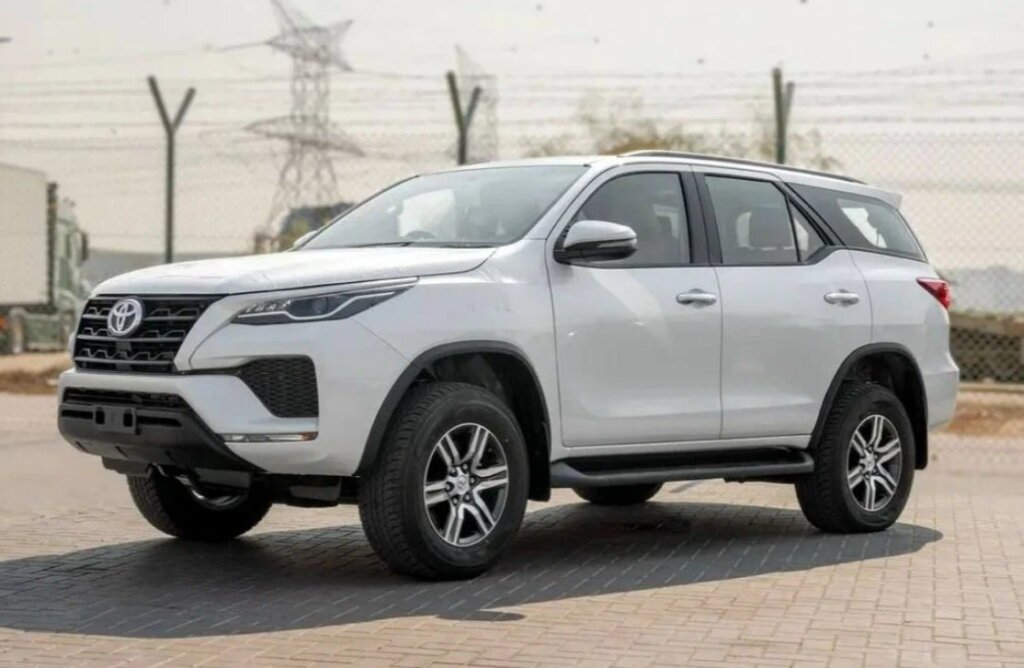 В Россию вернулся легендарный внедорожник Toyota, который стоит дешевле китайцев