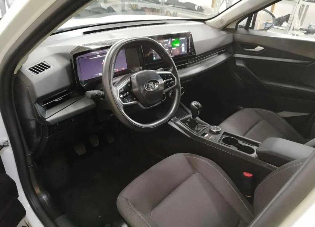 Появились фото кроссовера «Лада Азимут» в базовой комплектации