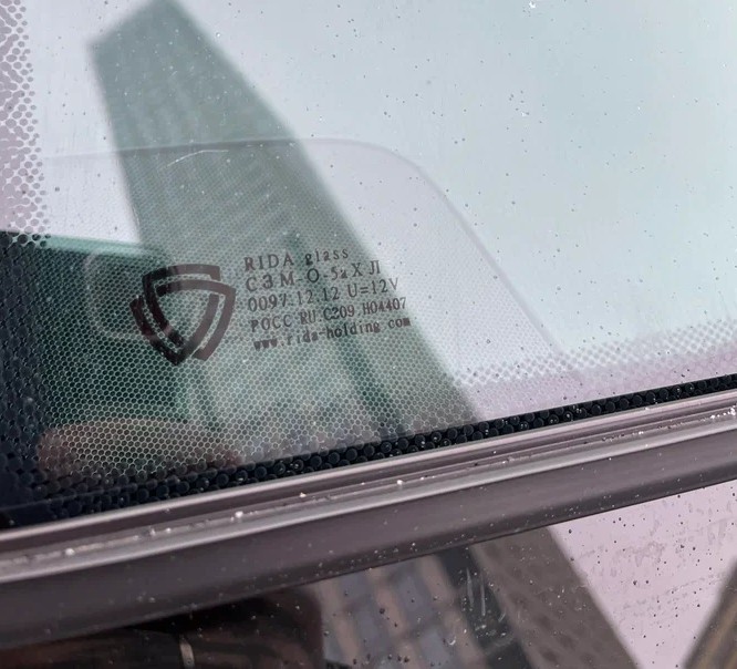 В Москве всего за 9 миллионов рублей продают бронированный Toyota Land Cruiser