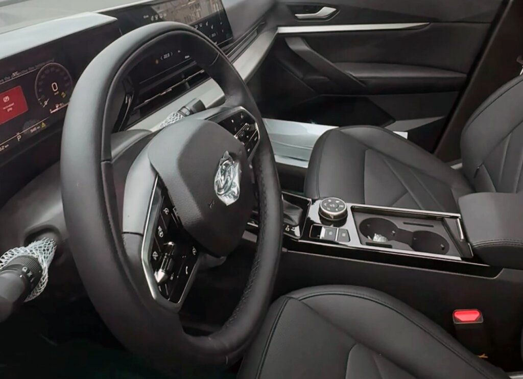 Новый Lada Azimut впервые сфотографировали вживую