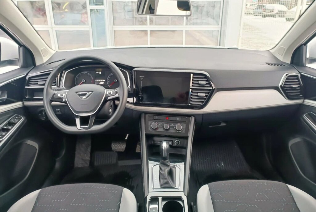 «Надежный двигатель, проверенный автомат — и ничего лишнего»: отзыв владельца Jetta VS5