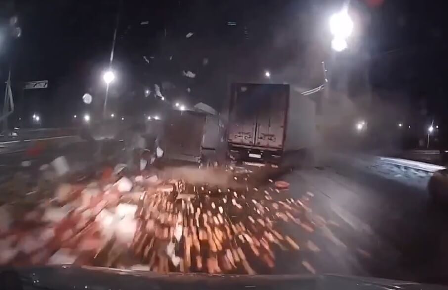 Видеорегистратор запечатлел момент массового ДТП на трассе М-7 во Владимирской области