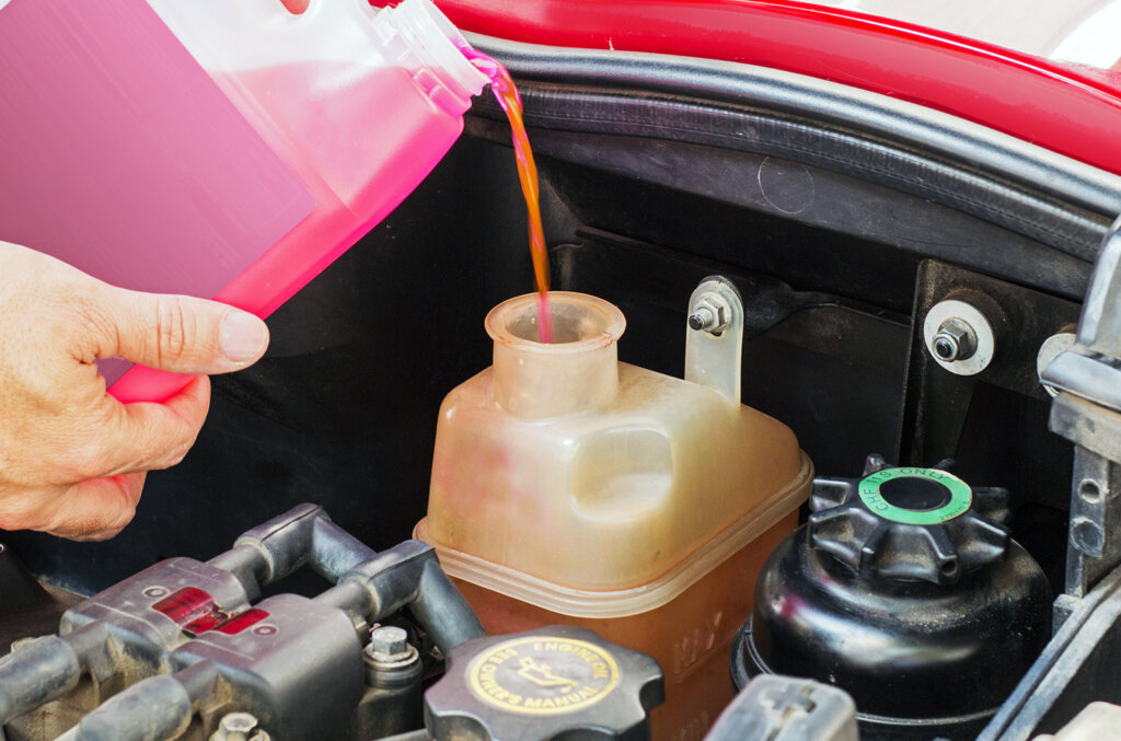 Почему старая охлаждающая жидкость может &laquo;убить&raquo; двигатель автомобиля