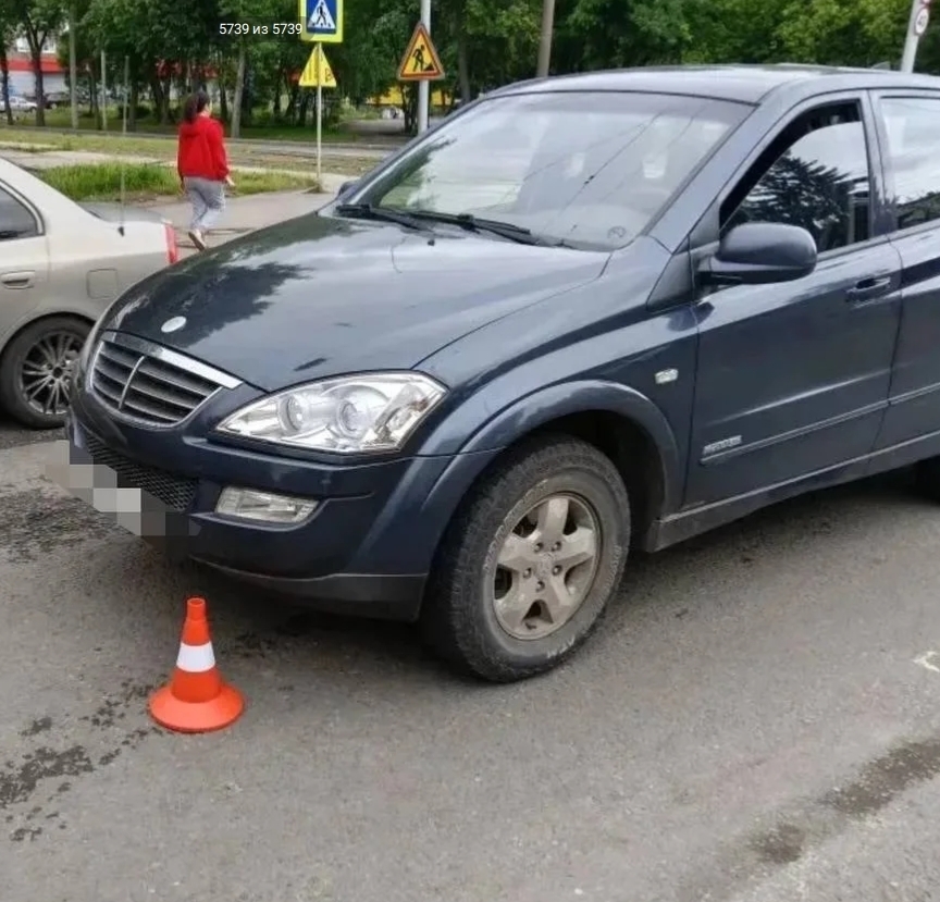 «Перепутал педали»: в Уфе пенсионер сбил женщину с ребёнком на руках