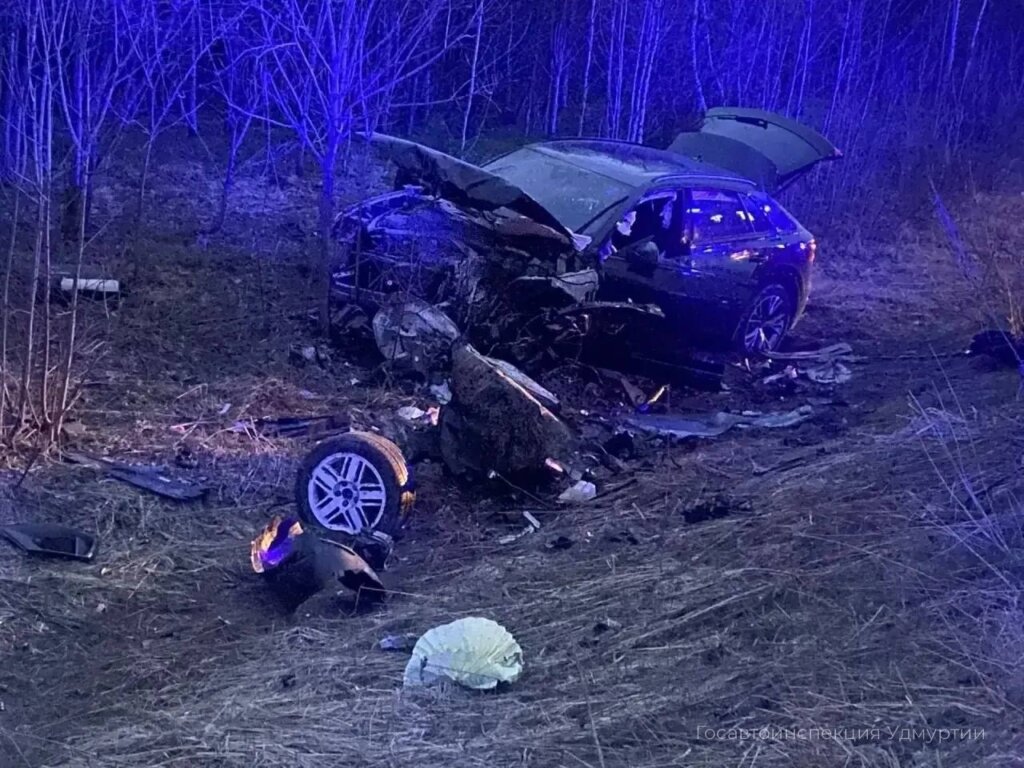 Ford и Audi лоб в лоб столкнулись на трассе в Удмуртии