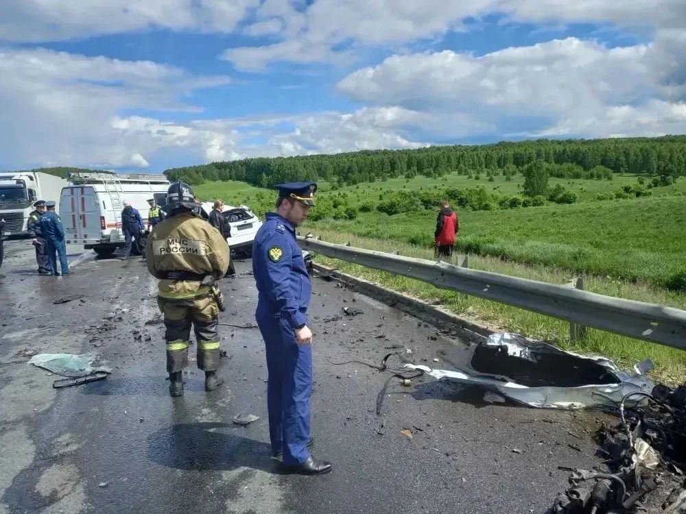 «Спешили в аквапарк»: семья с двумя детьми погибла в ДТП под Пензой