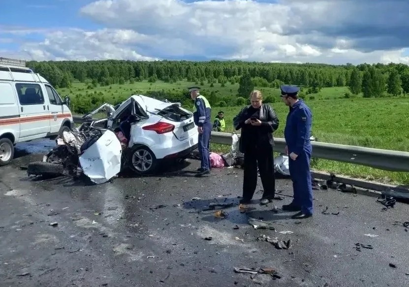 «Спешили в аквапарк»: семья с двумя детьми погибла в ДТП под Пензой
