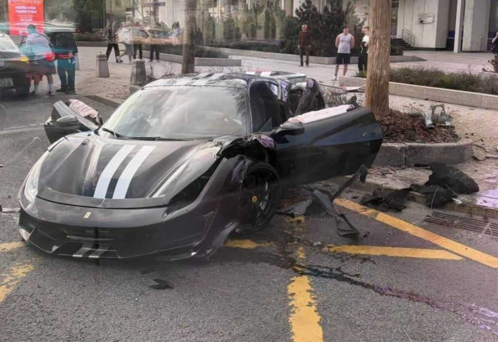 Рэпер Navai разбился на Ferrari в центре Москвы. Видео с камер