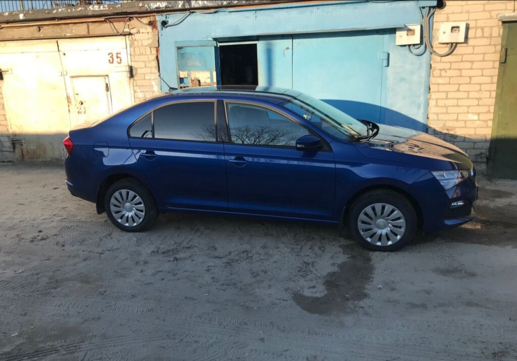 «Входит в повороты как утюг»: отзыв владельца Skoda Rapid 2021