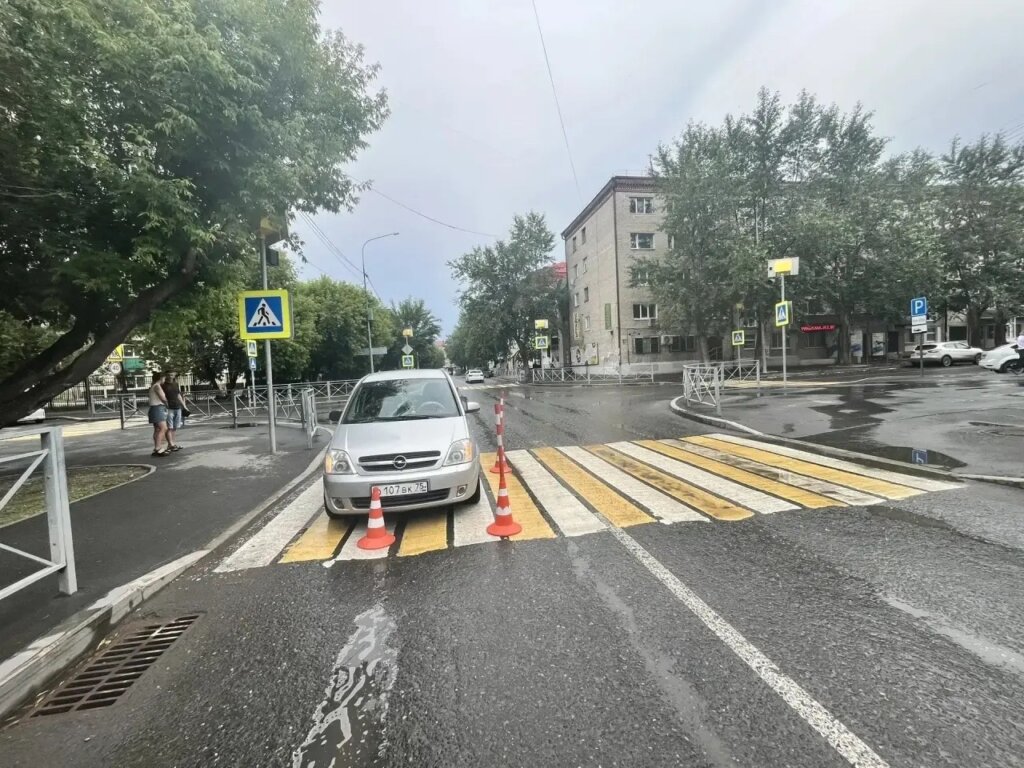 «Не смог вовремя затормозить»: автомобиль сбил 15-летнего подростка на на пешеходном переходе в Тюмени