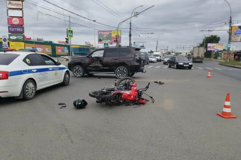«Проехал на красный»: 36-летний мотоциклист оказался в реанимации в результате ДТП в Вологде