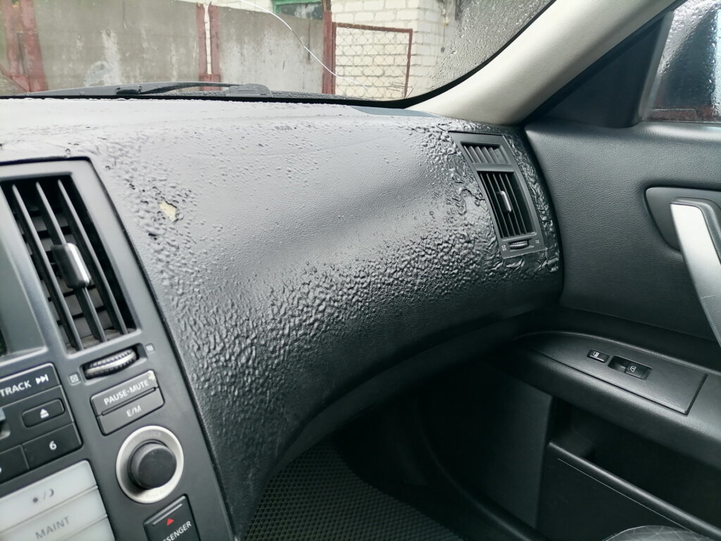 Эксперт предупредил о последствиях жары для салона автомобиля