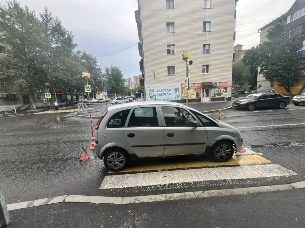 «Не смог вовремя затормозить»: автомобиль сбил 15-летнего подростка на на пешеходном переходе в Тюмени