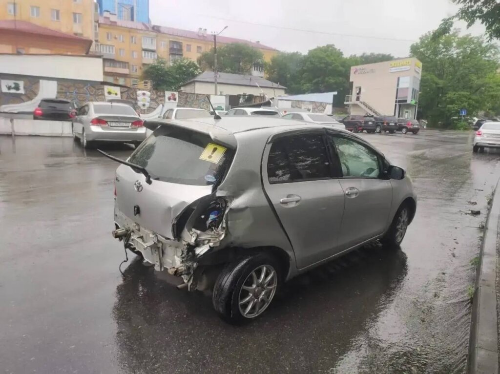 «Женщина-водитель не уступила дорогу»: мотоциклист погиб в массовом ДТП в Находке