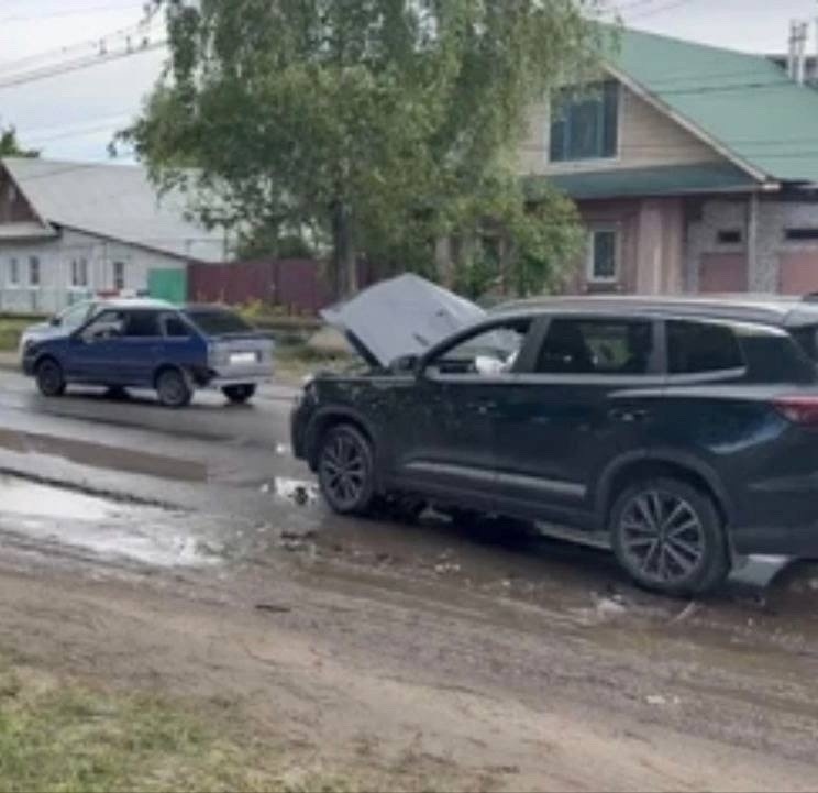 «Потеряла сознание за рулем»: два автомобиля лоб в лоб столкнулись в Нижнем Новгороде