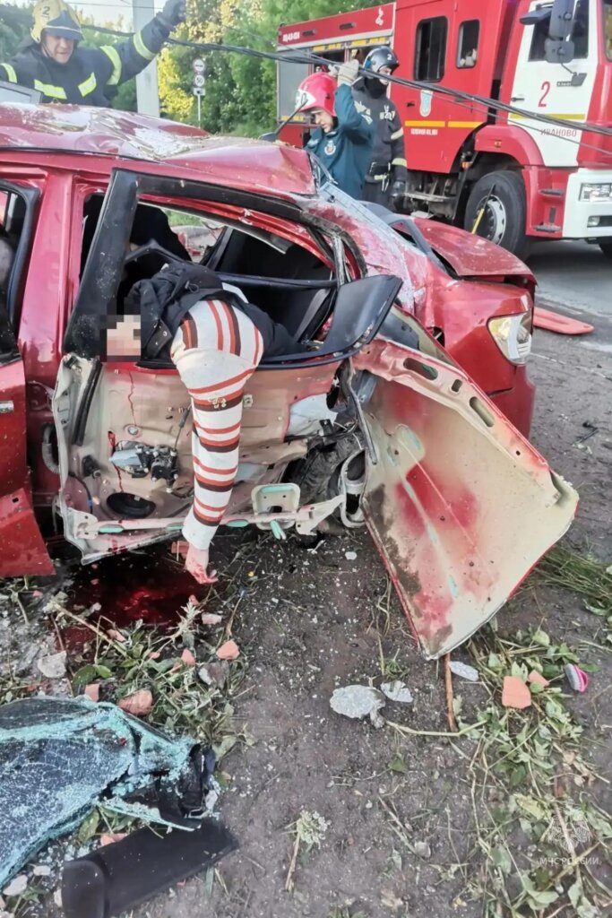 «В машине было 6 человек»: в Иванове пьяная компания на Kia Rio врезалась в столб