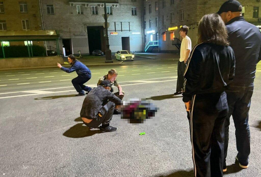 Мотоциклист разбился в ночном ДТП на Московском проспекте в Санкт-Петербурге