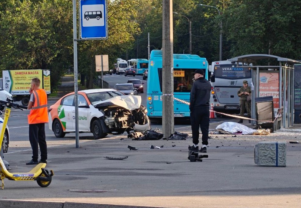 В Петербурге оглашен приговор в отношении 36-летнего водителя, сбившего двух женщин на остановке