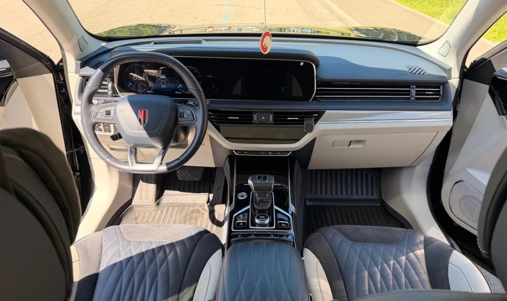 Большая, мягкая, вальяжная «баржа»: отзыв владельца Hongqi HS5