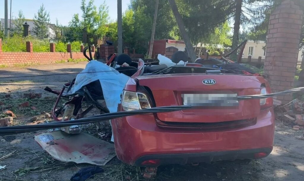 «В машине было 6 человек»: в Иванове пьяная компания на Kia Rio врезалась в столб