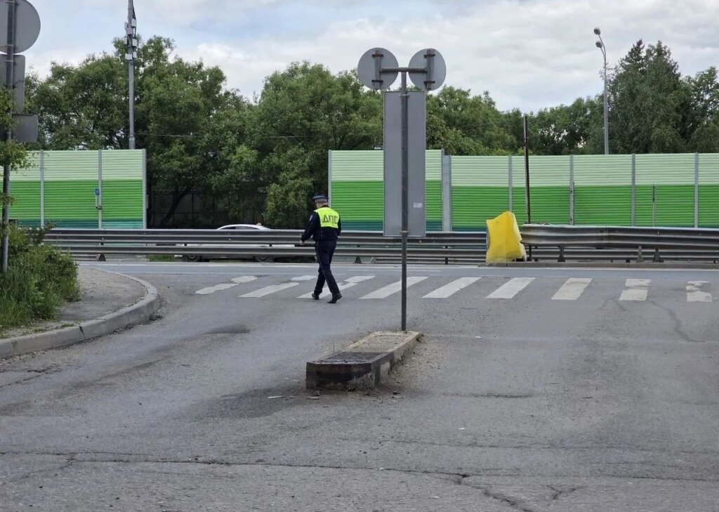 Курьер на электросамокате попал под колеса авто в Одинцове