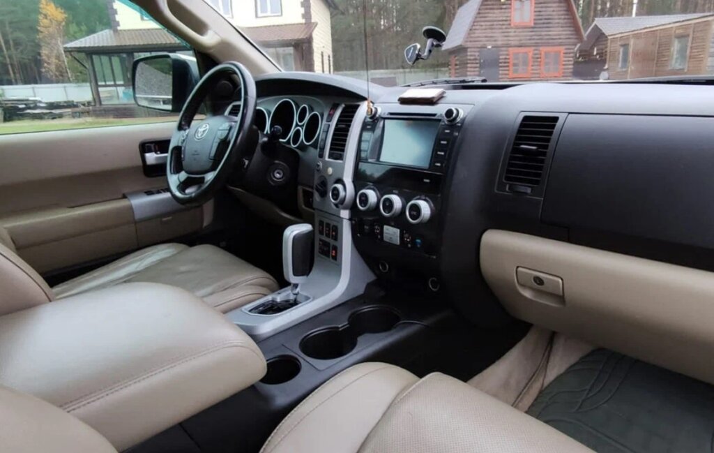 Круче и практичнее «Крузака»: отзыв владельца Toyota Sequoia 2008