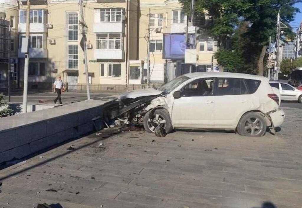 Кто ехал на красный? Мужчина погиб в ДТП у Музыкального театра в Ростове-на-Дону