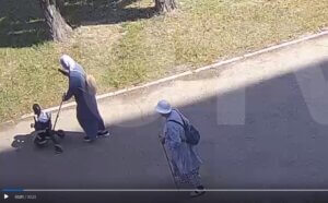 бабка сдала назад.jpg