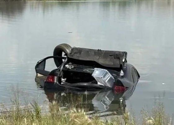 «Уснула в машине»: в Красноярском крае автомобиль со спящей внутри девушкой утонул в озере