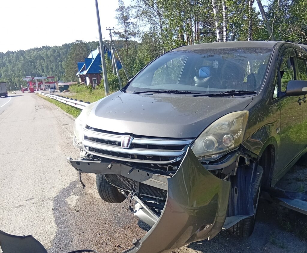 «Ехала и никого не трогала»: в Иркутской области водитель фуры подбил автомобиль и скрылся с места ДТП