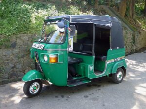 Kandy-Tuk-tuk_(1).jpg