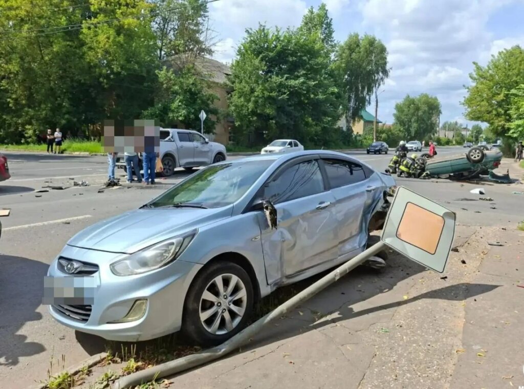 Видеорегистратор запечатлел момент массового ДТП в Твери